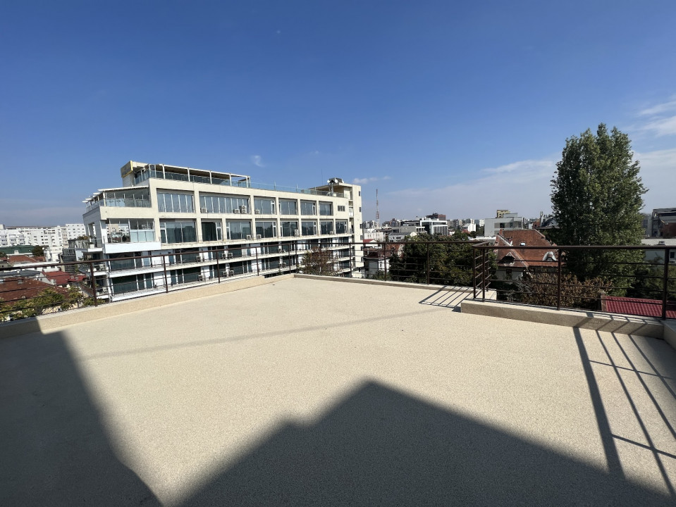 Penthouse 3 camere terasa 50 mp Calea Dorobanti bloc 2004 parcare subteran