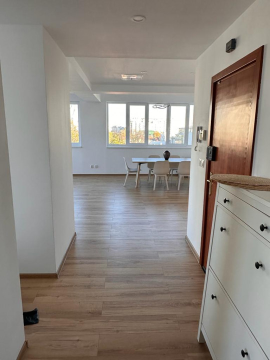 Penthouse 3 camere terasa 50 mp Calea Dorobanti bloc 2004 parcare subteran