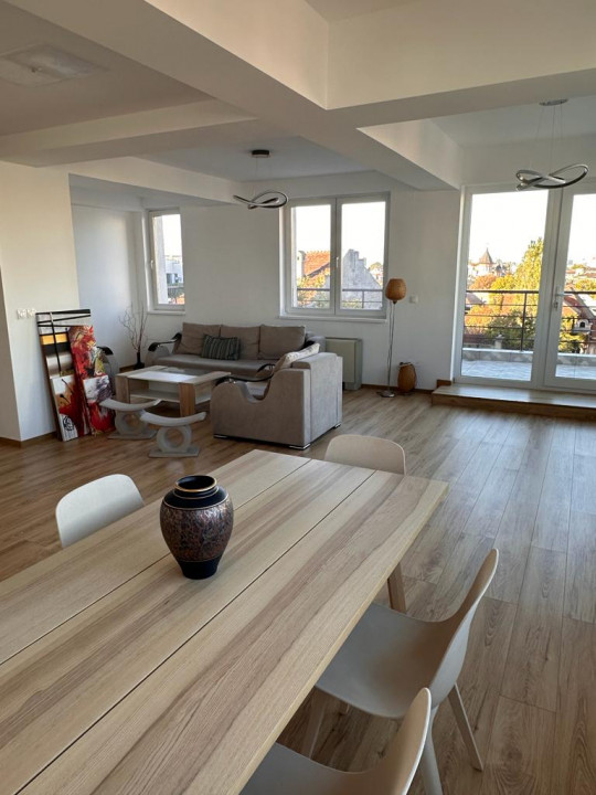 Penthouse 3 camere terasa 50 mp Calea Dorobanti bloc 2004 parcare subteran