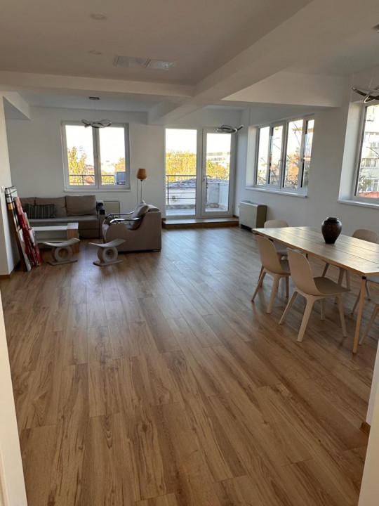 Penthouse 3 camere terasa 50 mp Calea Dorobanti bloc 2004 parcare subteran