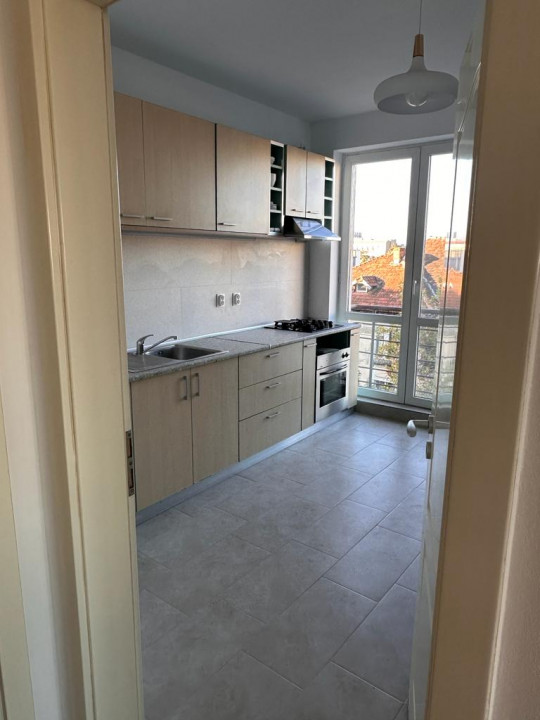 Penthouse 3 camere terasa 50 mp Calea Dorobanti bloc 2004 parcare subteran