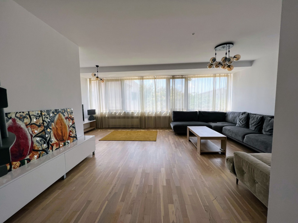Penthouse tip duplex Pipera, 2 locuri de parcare, 5 camere, terasa 40 mp