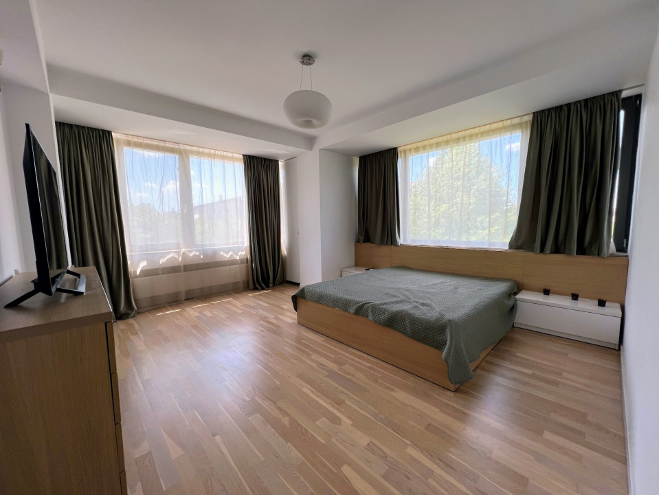 Penthouse tip duplex Pipera, 2 locuri de parcare, 5 camere, terasa 40 mp