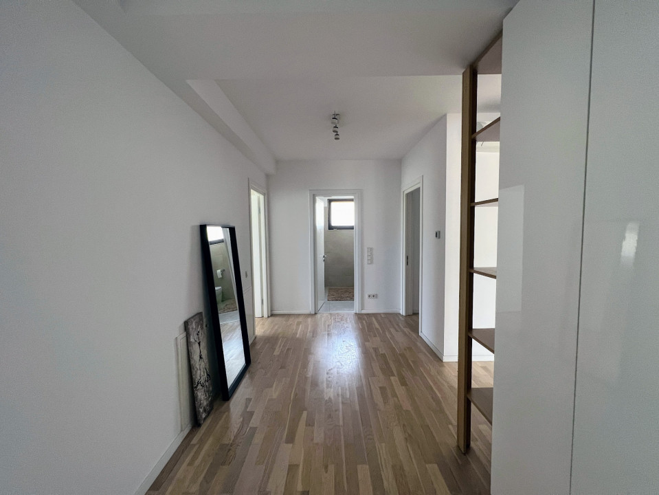 Penthouse tip duplex Pipera, 2 locuri de parcare, 5 camere, terasa 40 mp