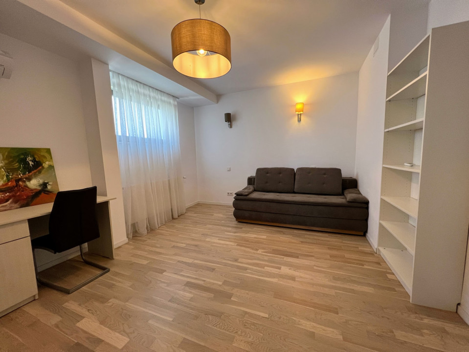 Penthouse tip duplex Pipera, 2 locuri de parcare, 5 camere, terasa 40 mp