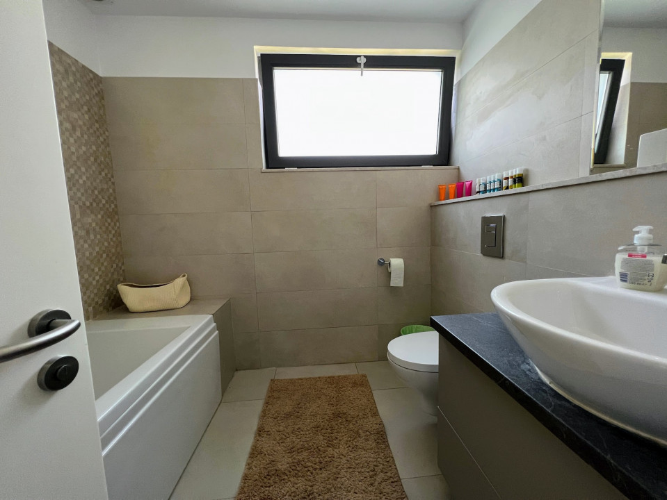 Penthouse tip duplex Pipera, 2 locuri de parcare, 5 camere, terasa 40 mp