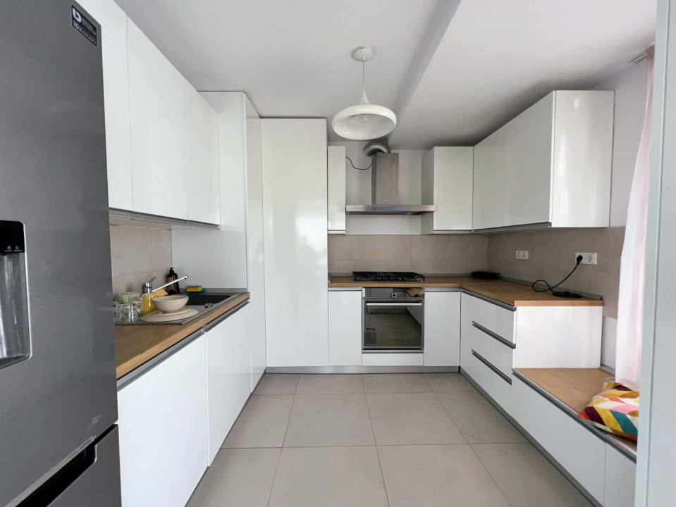 Penthouse tip duplex Pipera, 2 locuri de parcare, 5 camere, terasa 40 mp