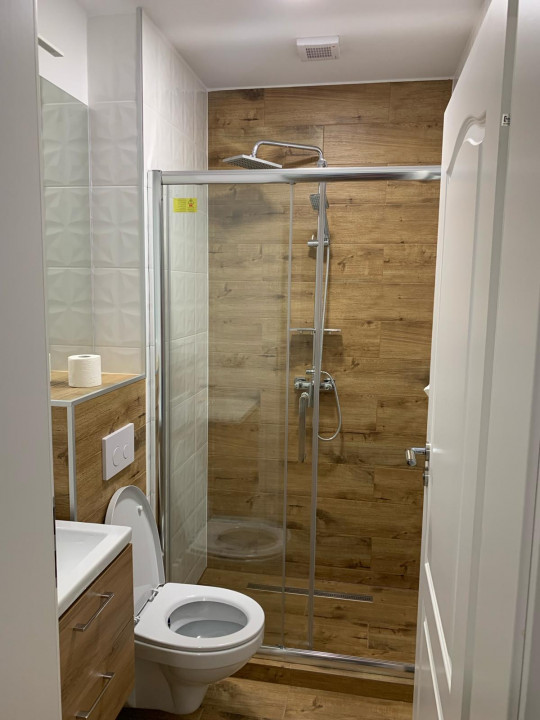 Apartament 3 camere mobilat si utilat, bloc nou, 2 locuri de parcare acoperite