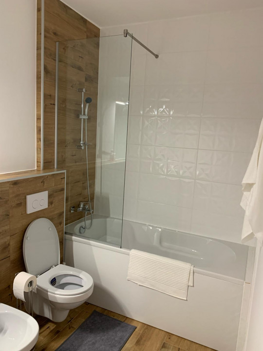 Apartament 3 camere mobilat si utilat, bloc nou, 2 locuri de parcare acoperite