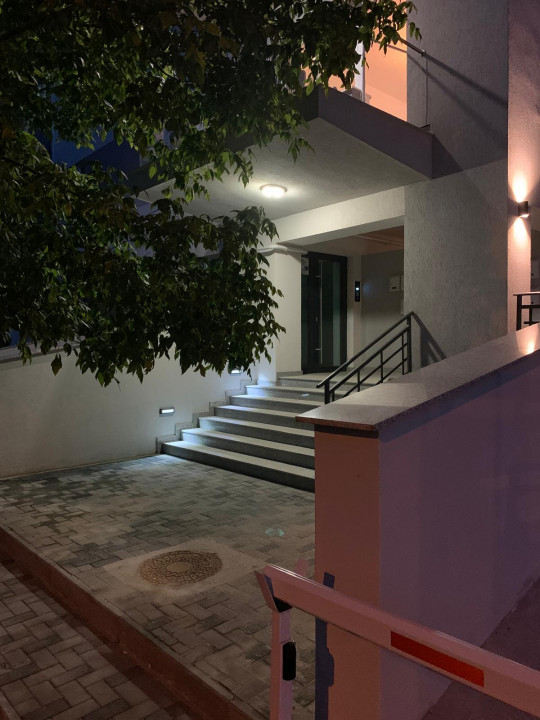 Apartament 3 camere mobilat si utilat, bloc nou, 2 locuri de parcare acoperite