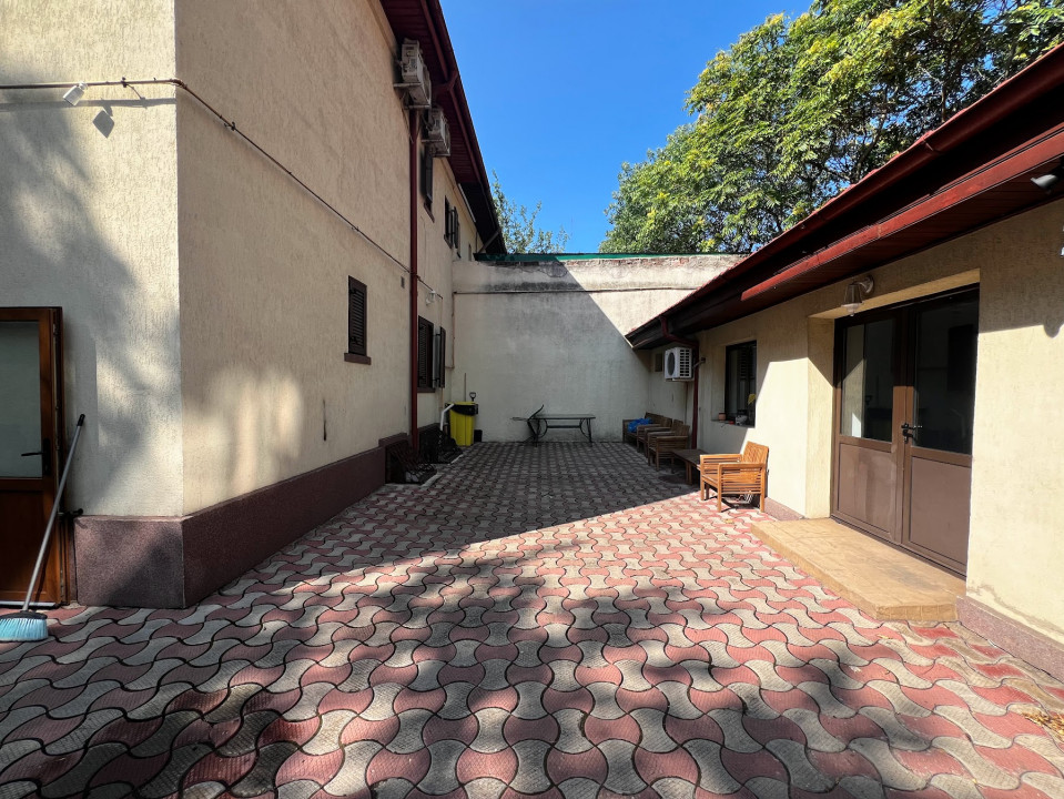 Spatiu de birouri zona Decebal - Alba Iulia 325 mp utili, 7 camere