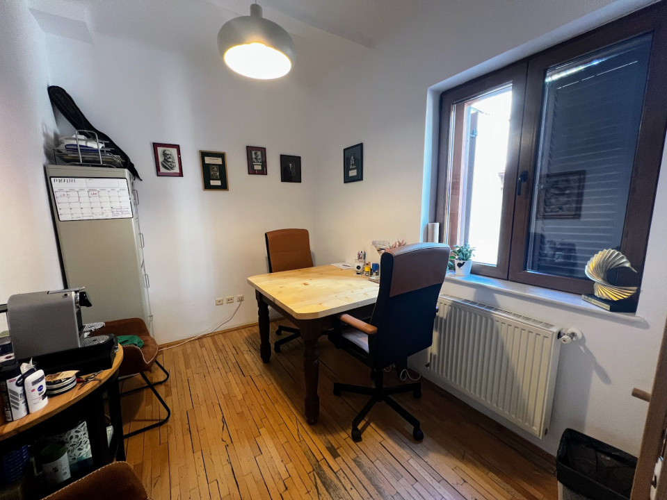 Spatiu de birouri zona Decebal - Alba Iulia 325 mp utili, 7 camere