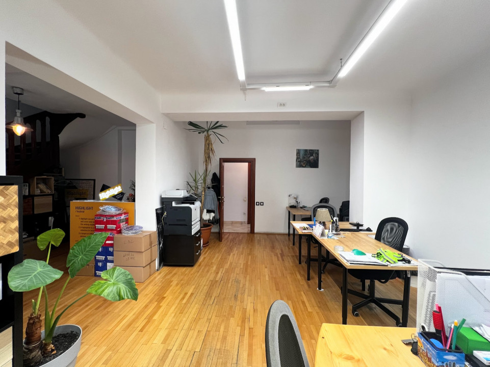 Spatiu de birouri zona Decebal - Alba Iulia 325 mp utili, 7 camere