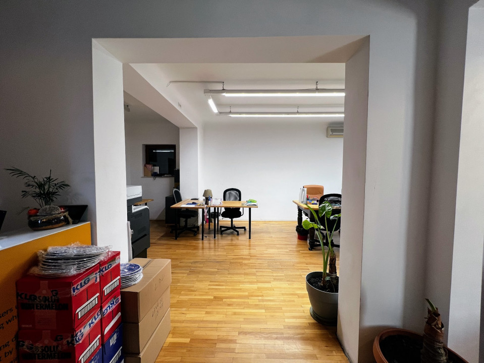 Spatiu de birouri zona Decebal - Alba Iulia 325 mp utili, 7 camere