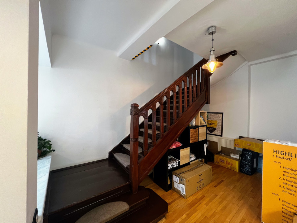 Spatiu de birouri zona Decebal - Alba Iulia 325 mp utili, 7 camere