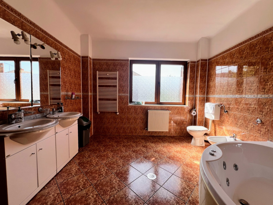 Spatiu de birouri zona Decebal - Alba Iulia 325 mp utili, 7 camere