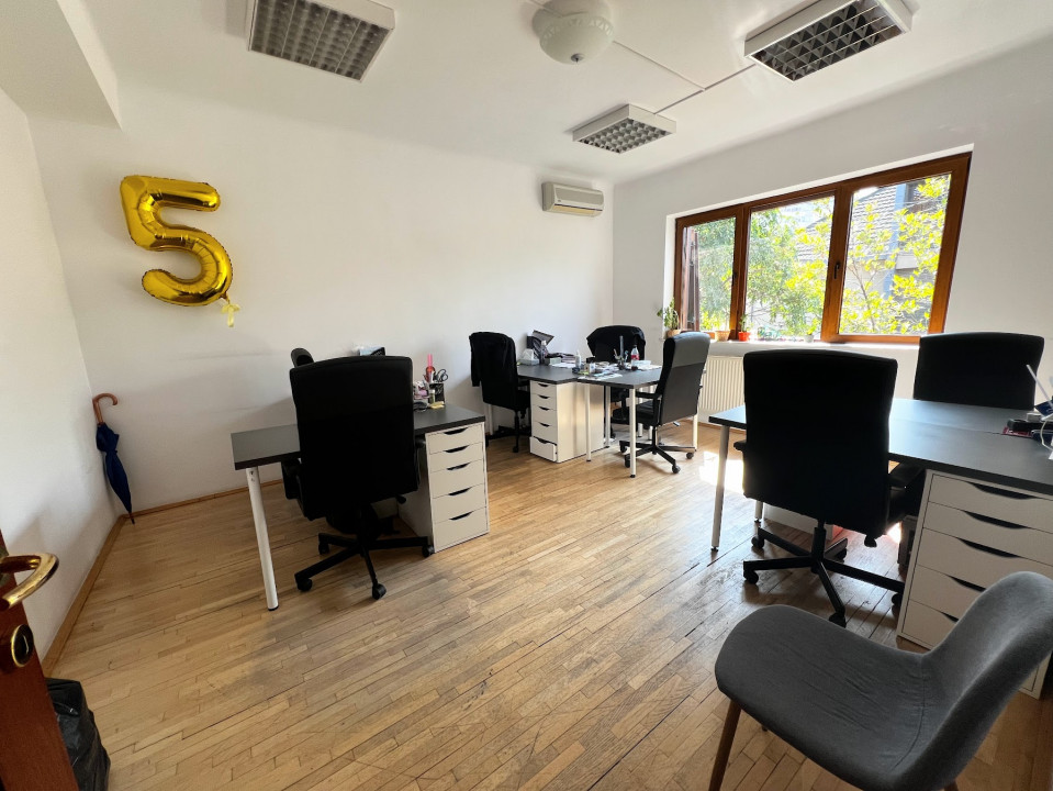 Spatiu de birouri zona Decebal - Alba Iulia 325 mp utili, 7 camere