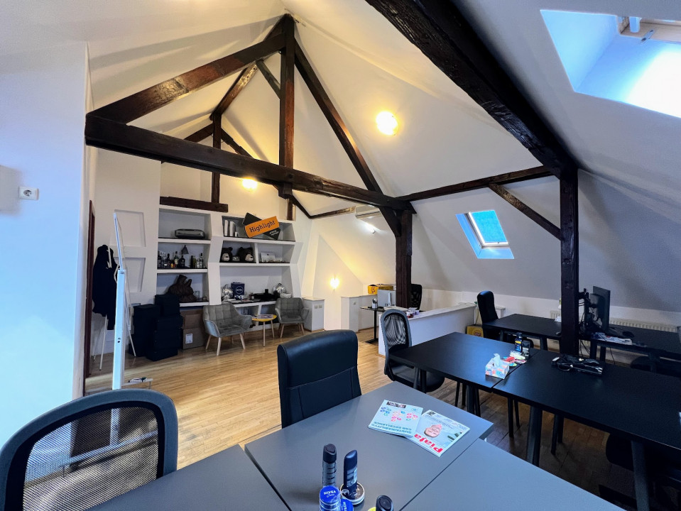 Spatiu de birouri zona Decebal - Alba Iulia 325 mp utili, 7 camere