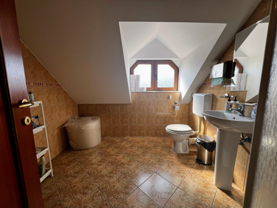 Spatiu de birouri zona Decebal - Alba Iulia 325 mp utili, 7 camere