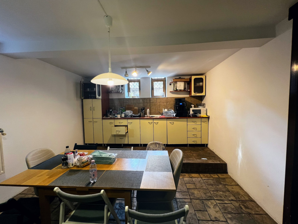 Spatiu de birouri zona Decebal - Alba Iulia 325 mp utili, 7 camere