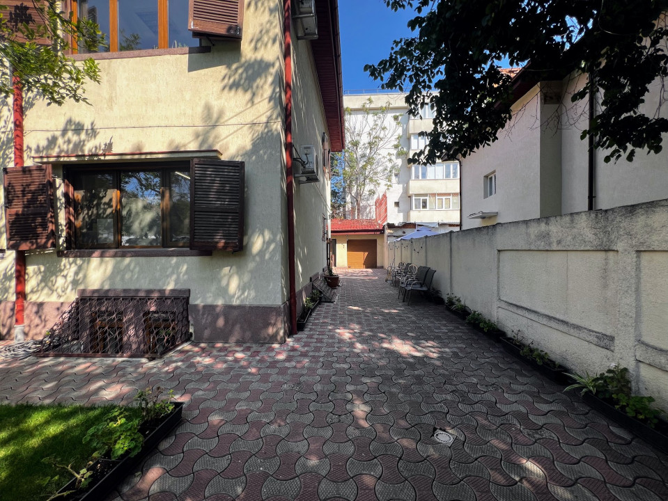 Spatiu de birouri zona Decebal - Alba Iulia 325 mp utili, 7 camere