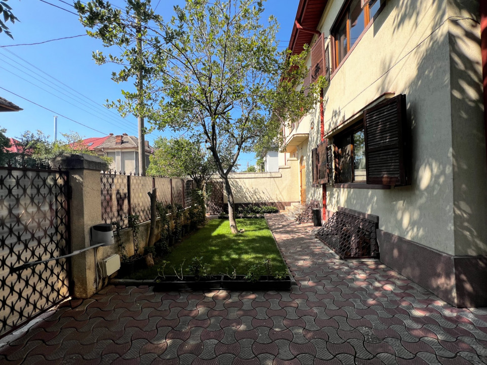 Spatiu de birouri zona Decebal - Alba Iulia 325 mp utili, 7 camere