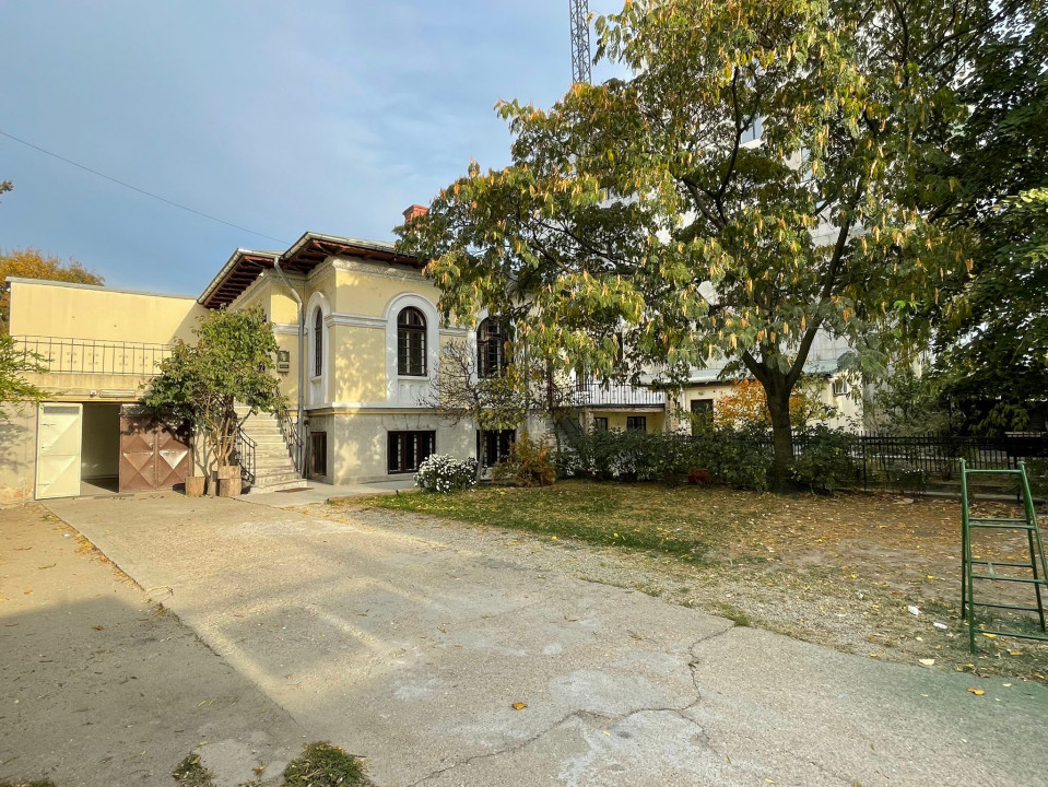 Vila curte individuala pentru birouri Timpuri Noi